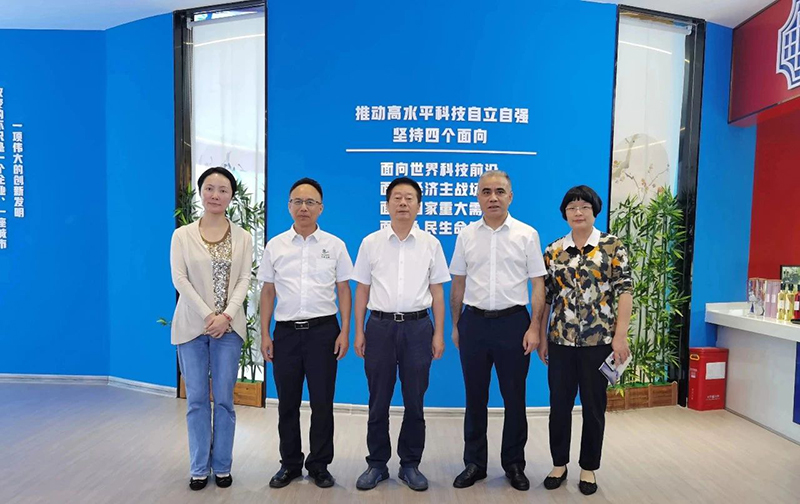省政協(xié)農(nóng)業(yè)農(nóng)村委領(lǐng)導(dǎo)與邵陽(yáng)市政協(xié)相關(guān)領(lǐng)導(dǎo)走訪(fǎng)邵陽(yáng)紅出貨倉(cāng)天香生物產(chǎn)業(yè)園